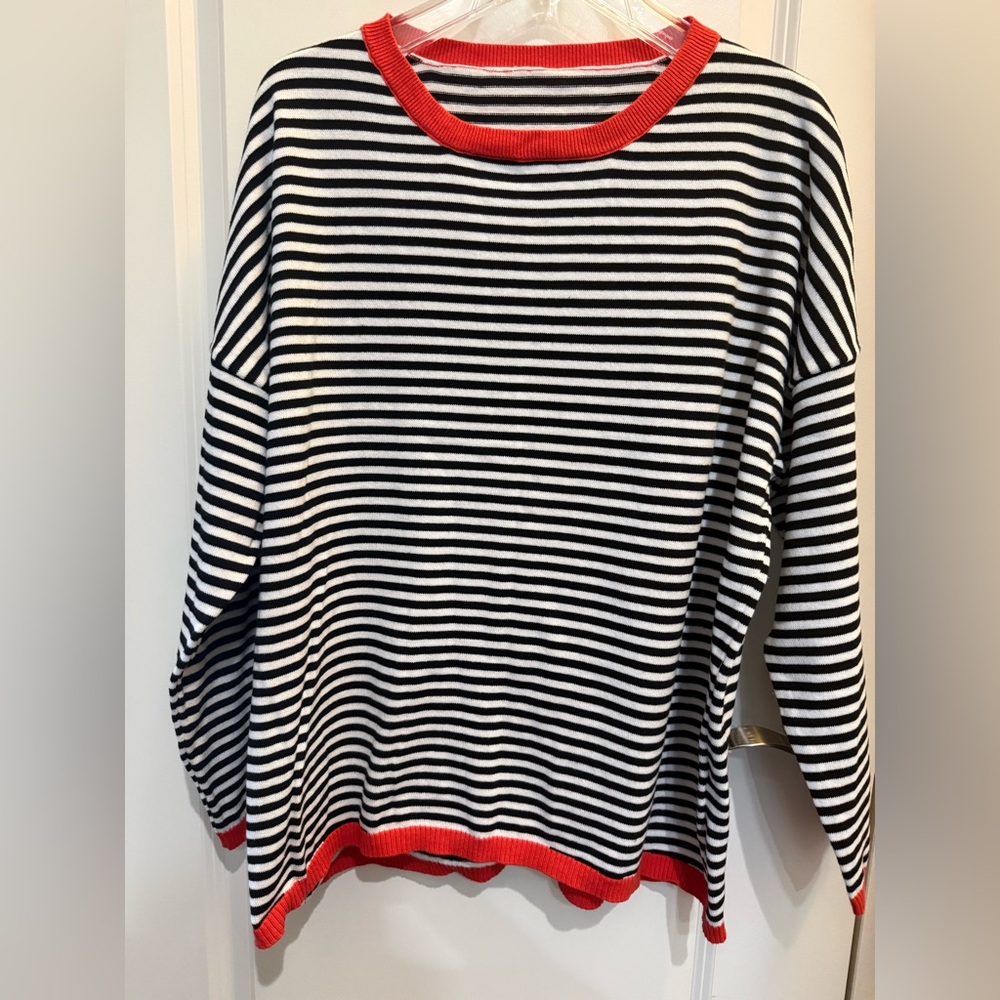 Striped Black and White Top with Red Accents size 2XL. NWT